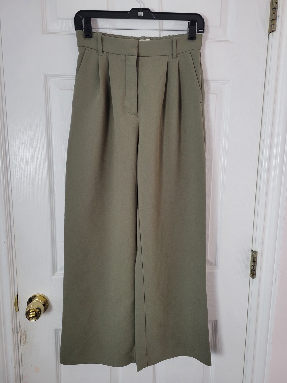 Abercrombie & Fitch Olive Green Wide Leg Pleated Pants Size 6S / 28 - Picture 2 of 7